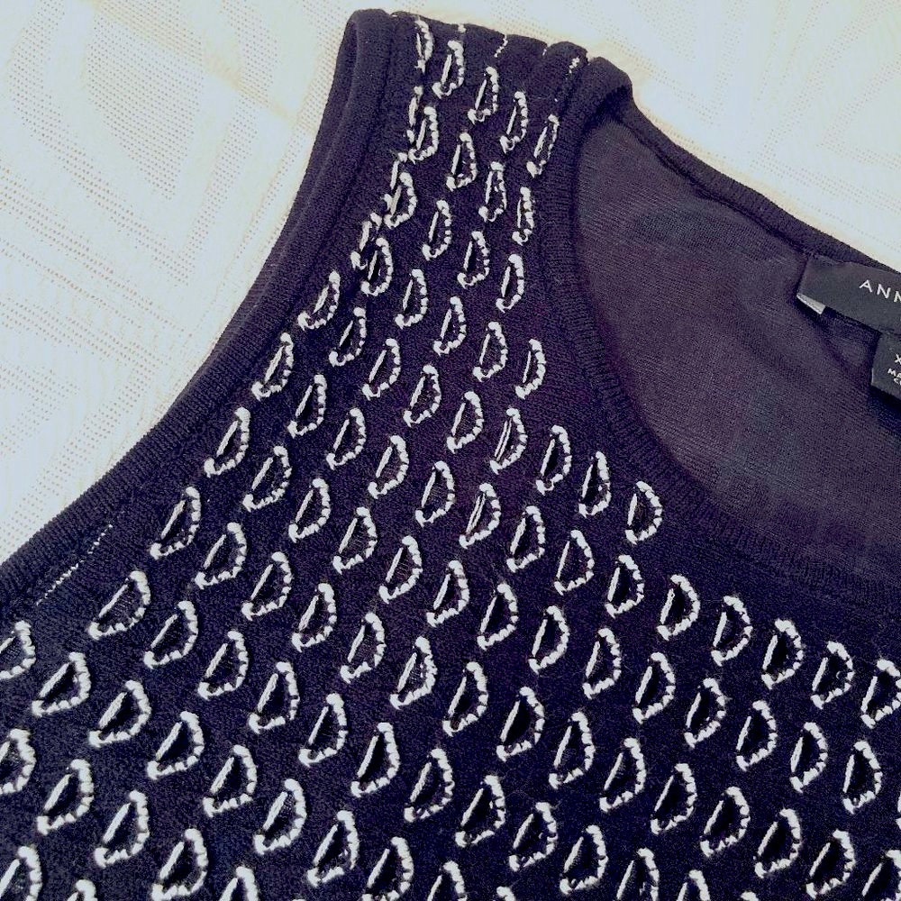 🔥HP🔥ANN TAYLOR BLACK & WHITE LINED,  PATTERNED SKIRTED SLEEVELESS TOP SZ, XXSP